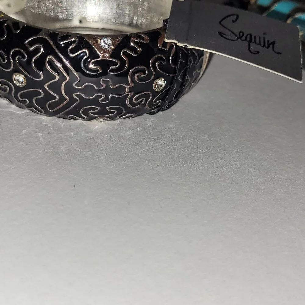 3 Bangle Bangles Sequin Saks 5th Ave Black Green White Bracelet - Picture 5 of 10
